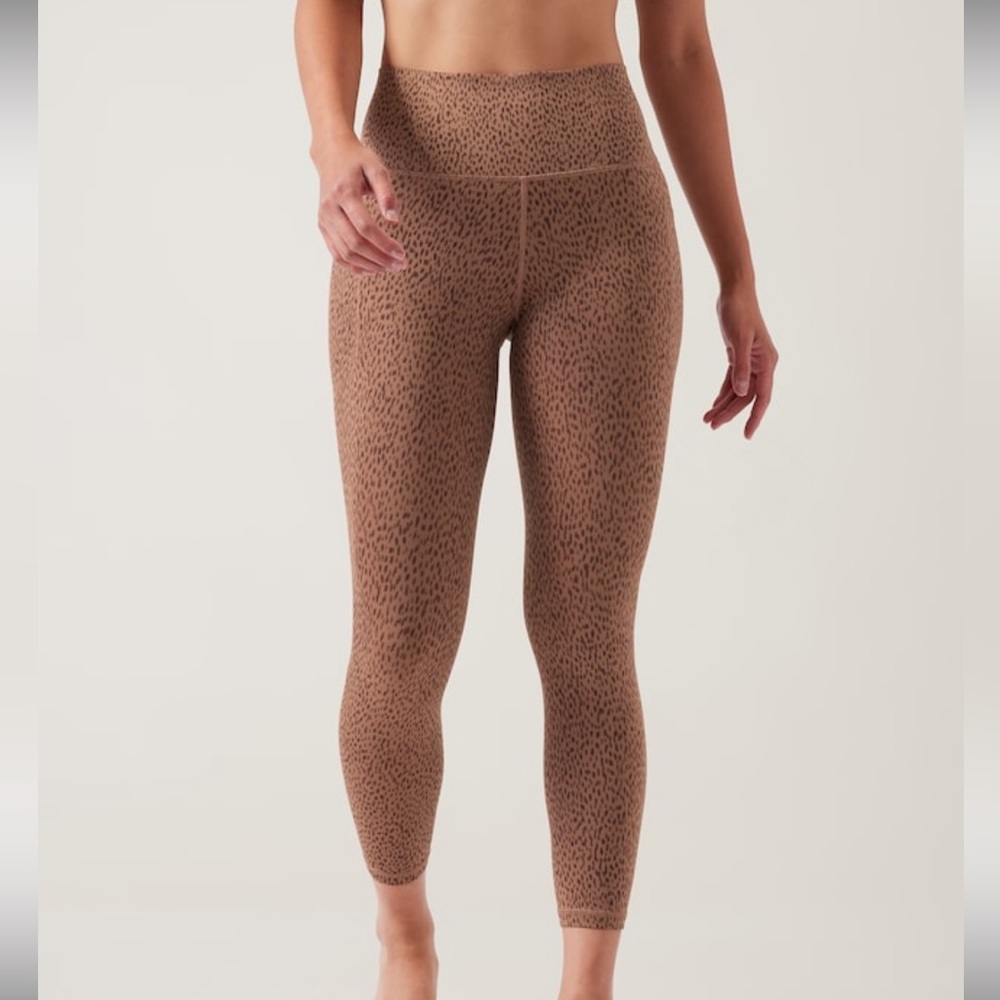 Athleta Salutation Stash 7/8 Tight